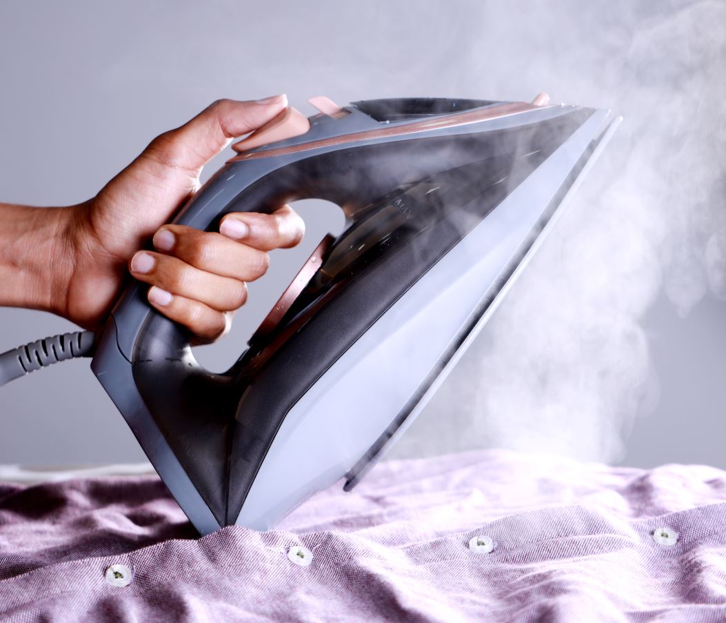 مكواة بخار متعددة الوظائف لملابس مكوية ومُهندمة